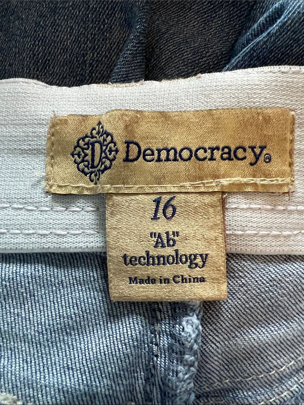 Women’s Slightly Distressed Straight Leg Blue Jeans - Picture 3 of 3